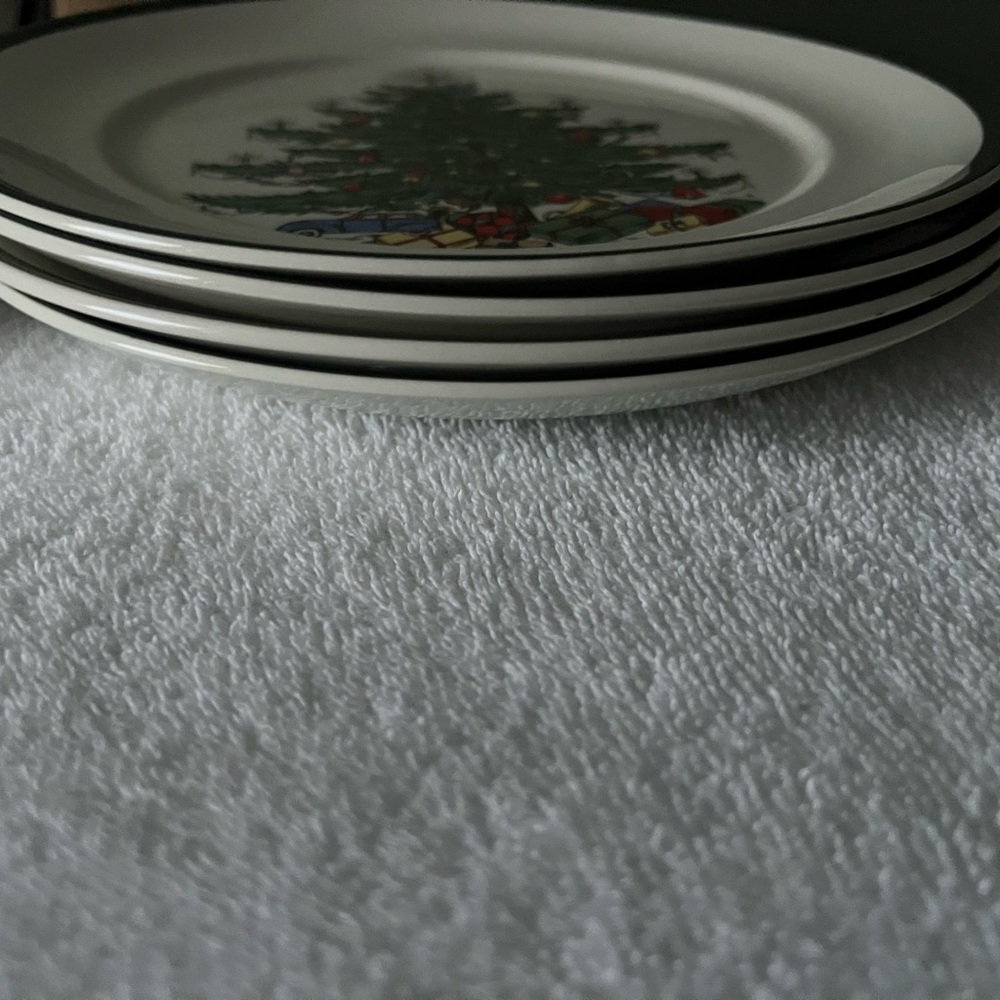 Vintage England Cuthbertson Christmas Tree Dinner Plate With Thick Green Border - Picture 3 of 5